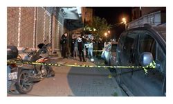 Sultangazi'de silahlı kavga, 5 araca mermi isabet etti