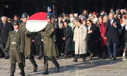 Bakan Yanık, kadınlarla Anıtkabir'i ziyaret etti
