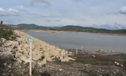 Bodrum barajlarında su seviyesi düştü; eski İzmir kara yolu gün yüzüne çıktı