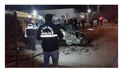 Duvara çarpan otomobildeki 2 kişi öldü; kaza anı kamerada
