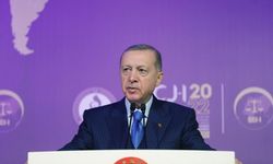 Erdoğan: Belge ortada ama FETÖ ele başının kapısını çalan hala olmadı