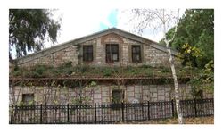 Fatih'teki tarihi manastır kaderine terk edildi
