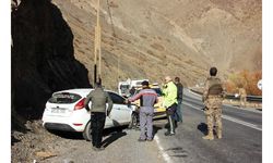 Hakkari-Van yolunda otomobil ile taksi çarpıştı: 7 yaralı