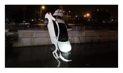 İzmir'de otomobil, çaya uçtu; 1 ölü, 3 yaralı 