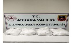 Jandarmayı görünce 20 milyon liralık eroini araçtan atarak kaçtılar