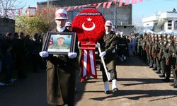 Şehit sözleşmeli er, gözyaşlarıyla son yolculuğuna uğurlandı