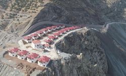 Su altında kalacak Yusufeli'nde köylerdeki 'villa tipi' evlere göç