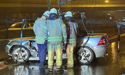 Ataşehir'de hafif ticari araca çarpan otomobilin sürücüsü öldü