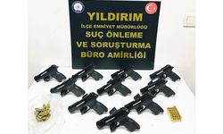 Bursa'da bir iş yerinde ve araçta 10 tabanca bulundu