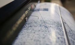 Endonezya'da 6 ve 7 büyüklüğünde iki deprem