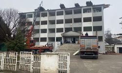 Karabük'te deprem dayanıklılık testini geçemeyen hükümet konağı yıkılıyor