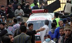 Pakistan'da camiye düzenlenen intihar saldırısında ölü sayısı 72'ye yükseldi