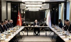 Sanayi ve Teknoloji Bakanı Varank, Macaristan'da Türk iş insanlarıyla görüştü
