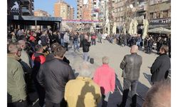 Sırplar, Kosova’nın kuzeyinde Sırbistan Cumhurbaşkanı karşıtı gösteri düzenledi
