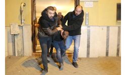 Sokakta çiğköfteciyi vuran silahlı saldırgan, saklandığı çatıda yakalandı