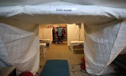 Adıyaman'da depremzedelerin yaraları sahra hastanelerinde sarılıyor