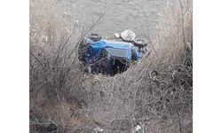 Artvin'de otomobil şarampole devrildi, 1 kişi öldü, 1 kişi yaralandı