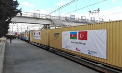 Azerbaycan'dan insani yardım malzemeleri taşıyan tren Türkiye'ye yola çıktı
