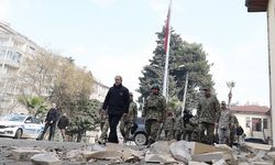 Bakan Akar: İlk andan itibaren Mehmetçik milleti ve vatandaşı ile beraber oldu, olmaya devam ediyor