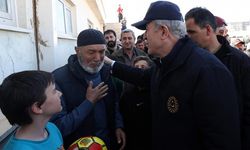 Bakan Akar, Kahramanmaraş'ta konteyner kentte incelemelerde bulundu