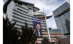 CHP Genel Merkezi'ne "Ben Kemal, geliyorum" afişi asıldı