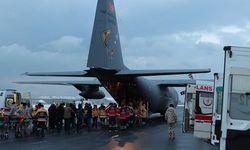 Deprem bölgelerinden İstanbul'a getirilen yaralıların tedavisi çeşitli hastanelerde sürüyor