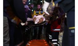 Deprem bölgesinden 49 yaralı uçakla İstanbul'a getirildi