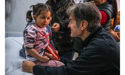 Dr. Mehmet Öz Hatay'da hastanede yatan depremzedeleri ziyaret etti