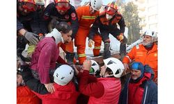 Hatay'da anne ve bebeği depremden 29 saat sonra enkazdan sağ çıkarıldı