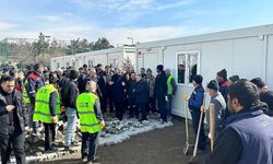 Bakan Soylu, Kahramanmaraş'taki konteyner kurulum çalışmalarını inceledi