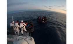 İzmir açıklarında 45 düzensiz göçmen kurtarıldı