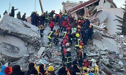 Kahramanmaraş merkezli depremlerde 12 bin 873 kişi hayatını kaybetti