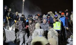 Şanlıurfa'da yıkılan binanın enkazından 22 saat sonra bir kadın kurtarıldı