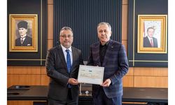 THY'nin, "Türkiye Tek Yürek" kampanyasında açıkladığı 2 milyar lira, İstanbul Valisi Yerlikaya'ya teslim edildi