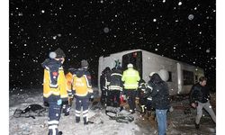 Tokat'ta yolcu otobüsünün devrilmesi sonucu 1 kişi öldü, 15 kişi yaralandı