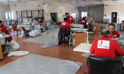 Türk Kızılay'ın atölyelerinde çadır üretimi aralıksız sürüyor