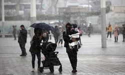 Vali Yerlikaya, kuvvetli rüzgar ve fırtınaya karşı İstanbulluları uyardı