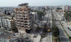 Adıyaman'da enkaz kaldırma ve binaların yıkım işlemleri sürüyor
