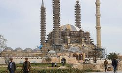 Ana kubbe güçlendirmesi tamamlanan Selimiye Camisi'nin restorasyonu sürüyor