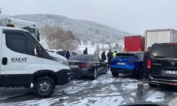 Anadolu Otoyolu'nun Bolu kesiminde zincirleme kaza ulaşımı aksattı