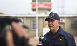 Bakan Akar: Hudutlardan herhangi bir kaçak geçişe asla müsaade etmeyiz