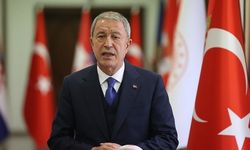 Bakan Akar: Sağlık çalışanlarımızın deprem bölgesindeki fedakarlık ve kahramanlıkları her türlü takdirin üzerindedir