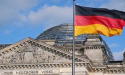 Berlin’de başörtülü öğretmenler okullarda çalışabilecek