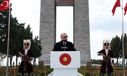 Çanakkale Deniz Zaferi'nin 108. yıl dönümünde Şehitler Abidesi'nde tören düzenlendi