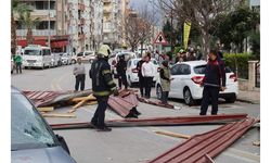 Denizli ile İzmir'de etkili olan lodos ve sağanak hayatı olumsuz etkiledi