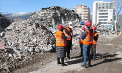 Deprem bölgesinde çalışma yapan akademisyenler "Enkaz Yönetim Rehberi" hazırlıyor
