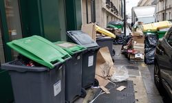 Fransız Bakan grev nedeniyle Paris'te yığılan çöplerin sağlığı tehdit ettiğini söyledi