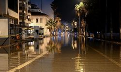 Hatay'ın İskenderun ilçesinde deniz seviyesi yükseldi