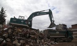 Hatay'da bina yıkım ve enkaz kaldırma çalışmaları 30 mahallede sürüyor