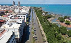 İskenderun'da su altında kalan sahil bandında tahliye çalışmaları sürdü
